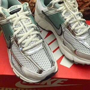 Nike Vomero 5 White and Gray Sneakers with Green Accents